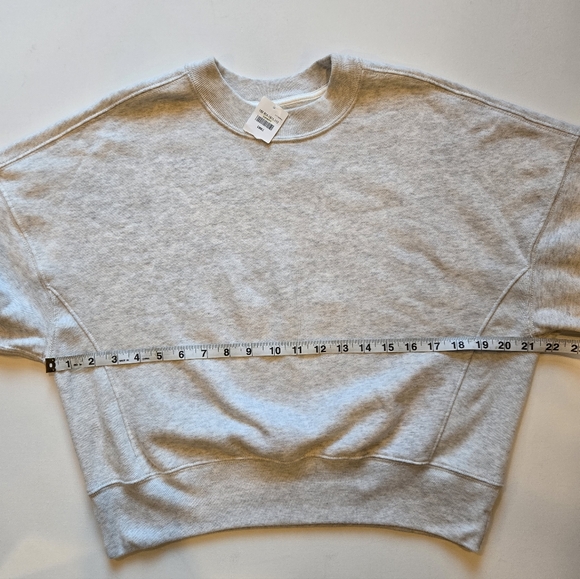 *NWT* Abercrombie & Fitch Soft A&F Gray Oversized Cropped Crewneck Size Small - Picture 8 of 9